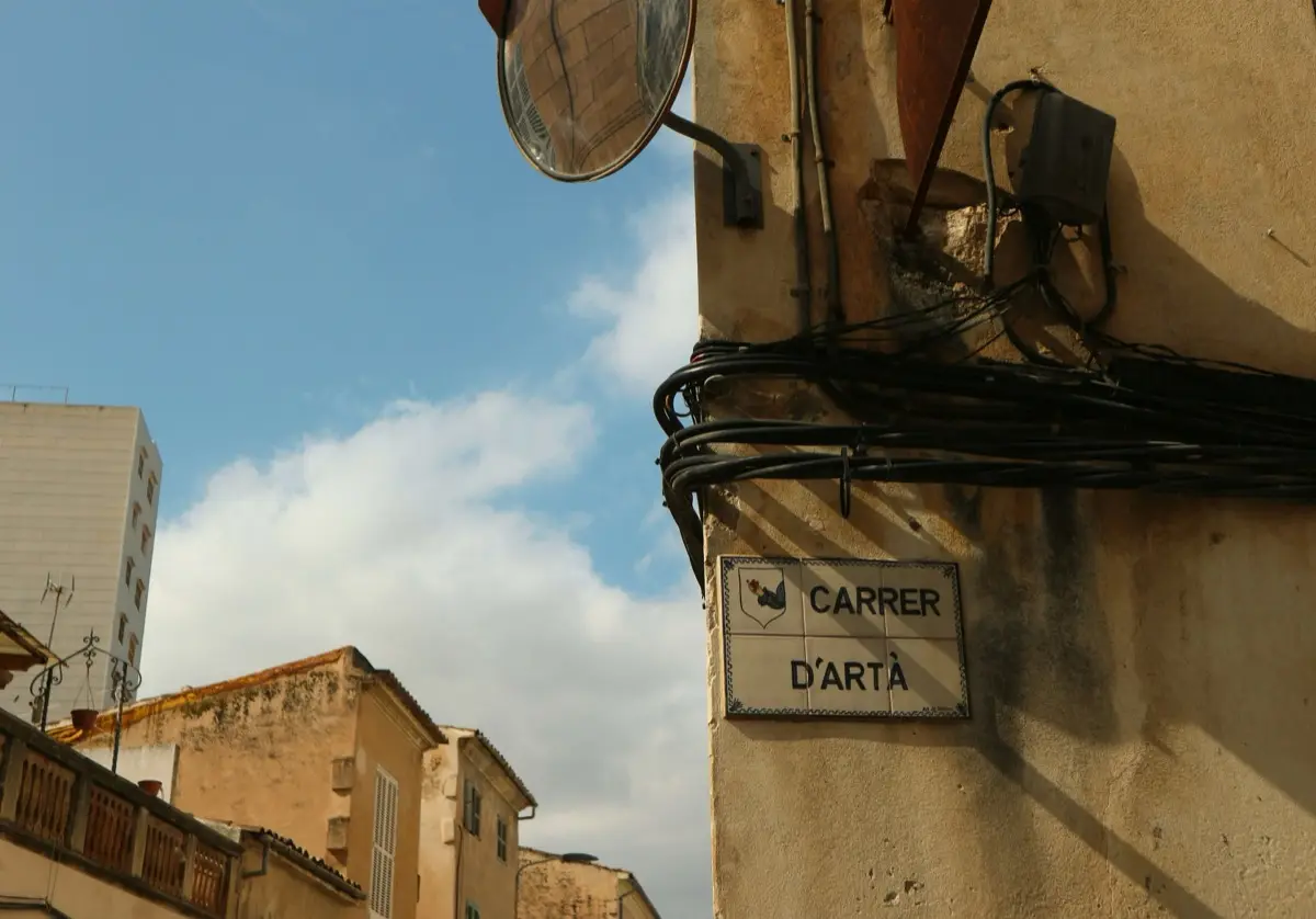 Street sign in Mallorca, Spain - representing driving in Spain for expats